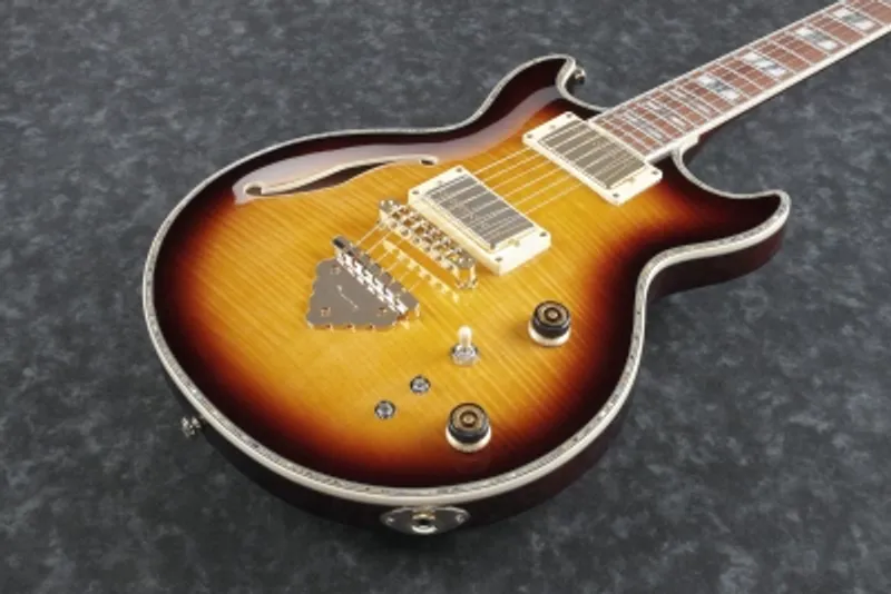 Ibanez AR520HFM-VLS. El-Gitar